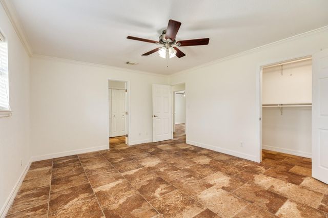 200 Wentworth Dr, West Columbia, TX 77486