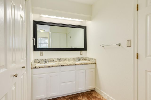 200 Wentworth Dr, West Columbia, TX 77486