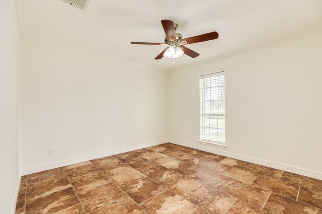 200 Wentworth Dr, West Columbia, TX 77486