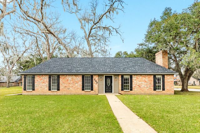 200 Wentworth Dr, West Columbia, TX 77486