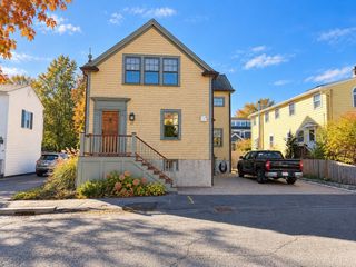 17 Central St, Marblehead, MA 01945
