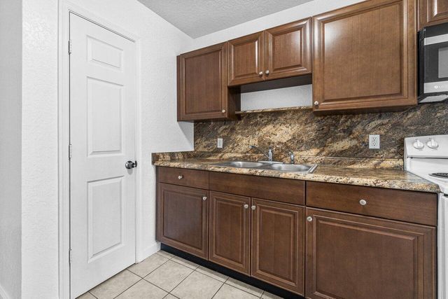 751 Hummingbird Way 1, North Palm Beach, FL 33408