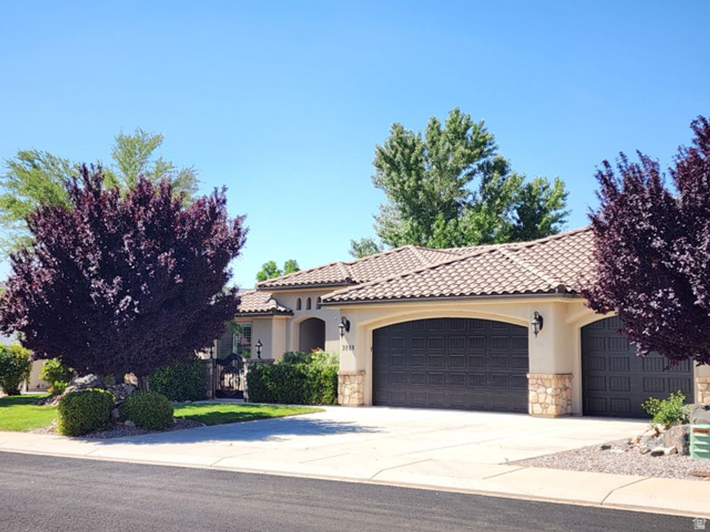 3288 W 2570 S, Hurricane, UT 84737