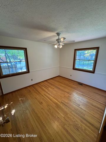 7906 Edsel Ln, Louisville, KY 40291