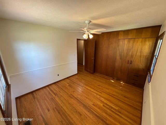 7906 Edsel Ln, Louisville, KY 40291