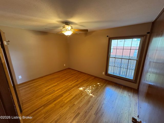 7906 Edsel Ln, Louisville, KY 40291