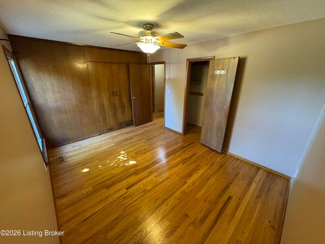 7906 Edsel Ln, Louisville, KY 40291