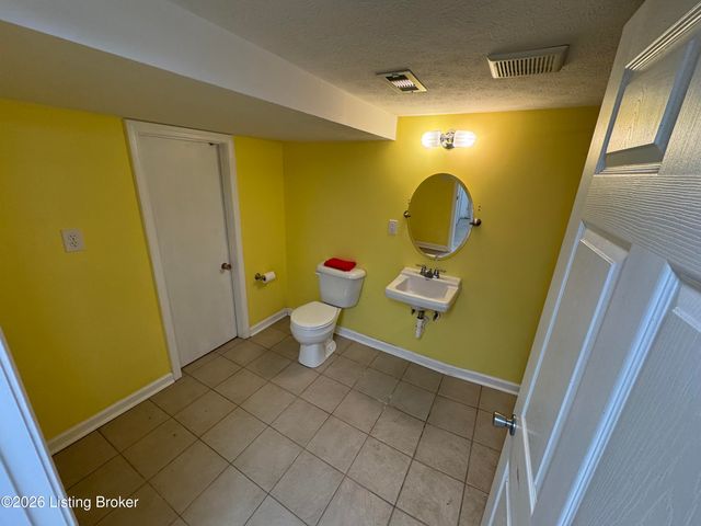 7906 Edsel Ln, Louisville, KY 40291