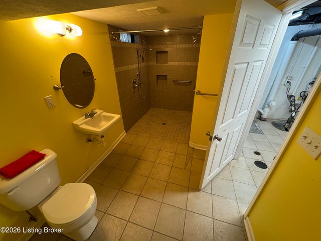 7906 Edsel Ln, Louisville, KY 40291