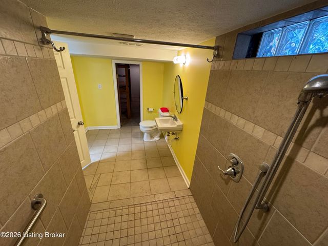 7906 Edsel Ln, Louisville, KY 40291