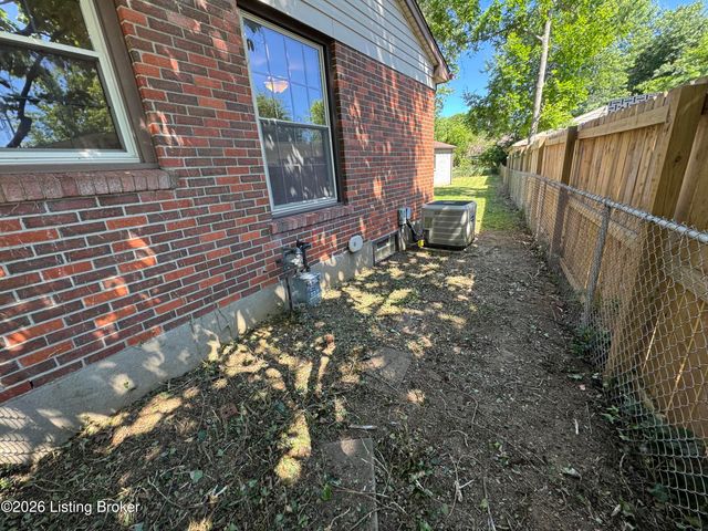 7906 Edsel Ln, Louisville, KY 40291