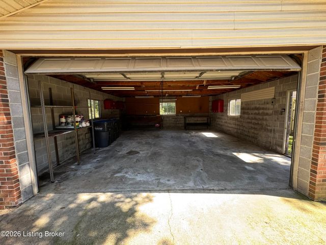 7906 Edsel Ln, Louisville, KY 40291