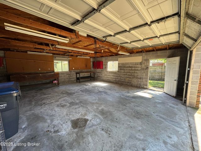 7906 Edsel Ln, Louisville, KY 40291