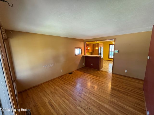 7906 Edsel Ln, Louisville, KY 40291