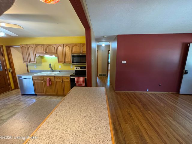 7906 Edsel Ln, Louisville, KY 40291