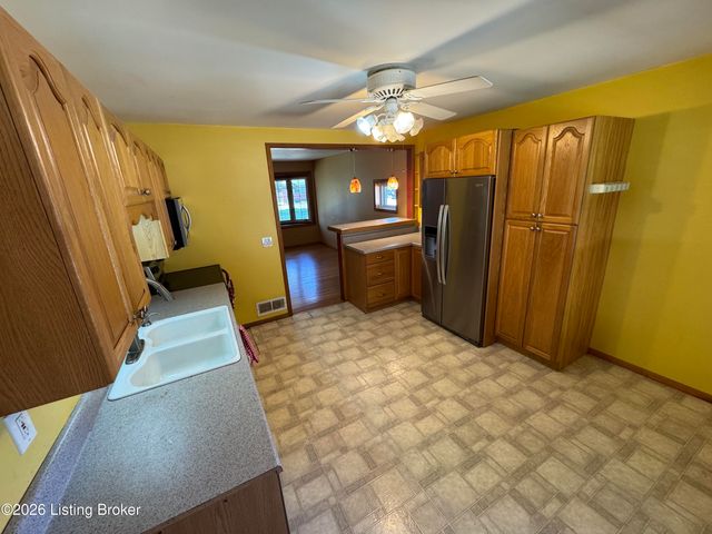 7906 Edsel Ln, Louisville, KY 40291