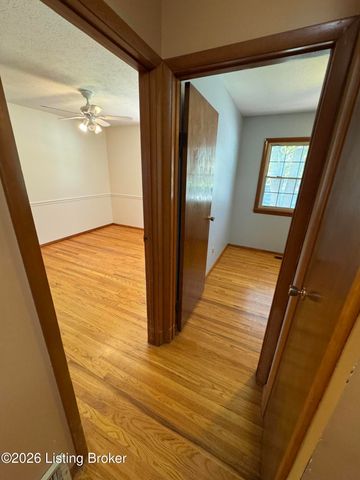 7906 Edsel Ln, Louisville, KY 40291