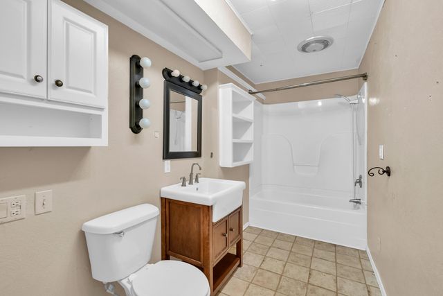 213 Bryan Street, Houston, MO 65483