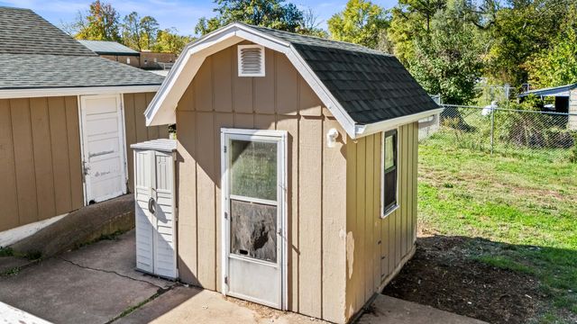 213 Bryan Street, Houston, MO 65483