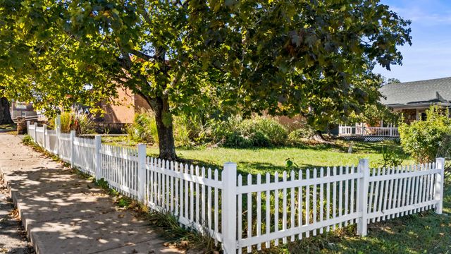 213 Bryan Street, Houston, MO 65483