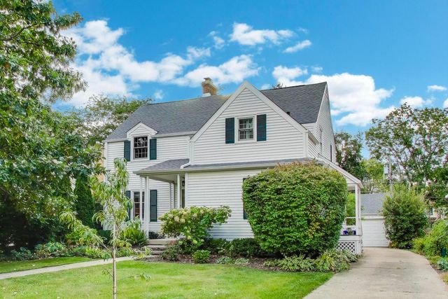 908 Lexington Street, Wheaton, IL 60187