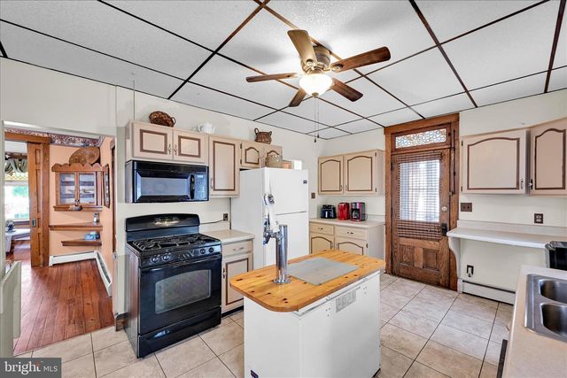 146 E MAIN ST, Adamstown, PA 19501