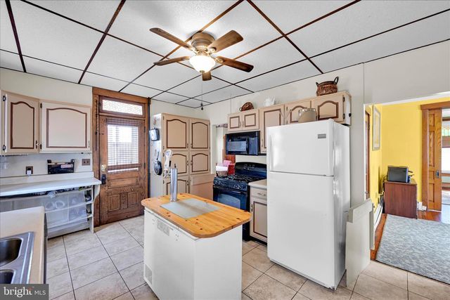 146 E MAIN ST, Adamstown, PA 19501