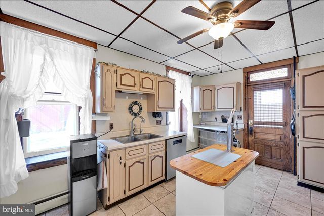 146 E MAIN ST, Adamstown, PA 19501