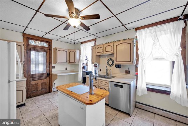146 E MAIN ST, Adamstown, PA 19501