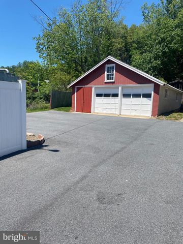 146 E MAIN ST, Adamstown, PA 19501