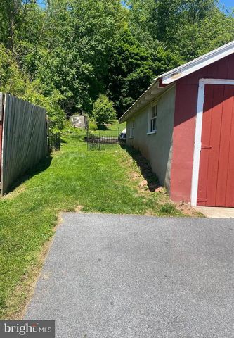 146 E MAIN ST, Adamstown, PA 19501