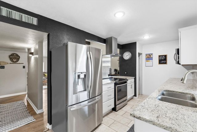 5044 Shannon Drive, The Colony, TX 75056