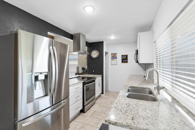 5044 Shannon Drive, The Colony, TX 75056