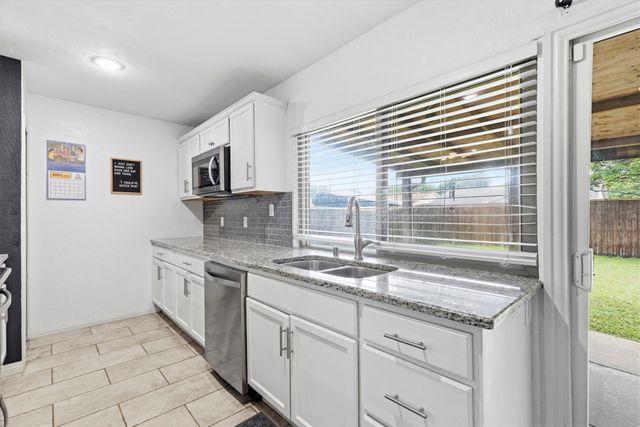 5044 Shannon Drive, The Colony, TX 75056