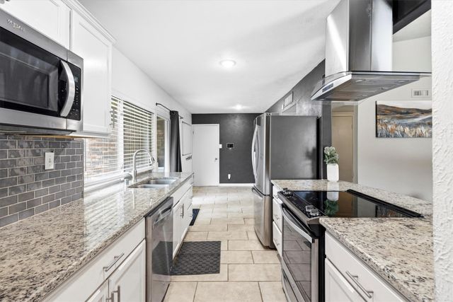 5044 Shannon Drive, The Colony, TX 75056