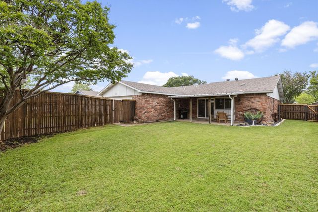 5044 Shannon Drive, The Colony, TX 75056