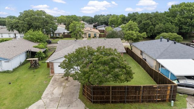 5044 Shannon Drive, The Colony, TX 75056