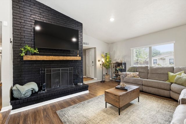 5044 Shannon Drive, The Colony, TX 75056