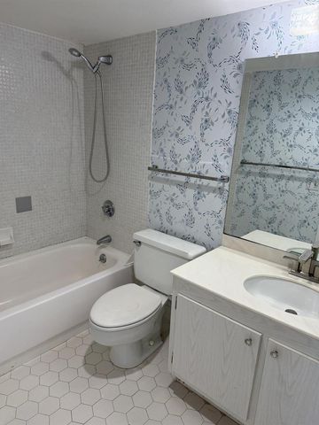 4465 LUXEMBURG Court 204, Lake Worth, FL 33467