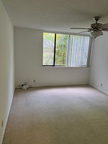 4465 LUXEMBURG Court 204, Lake Worth, FL 33467