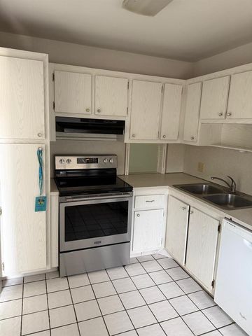 4465 LUXEMBURG Court 204, Lake Worth, FL 33467