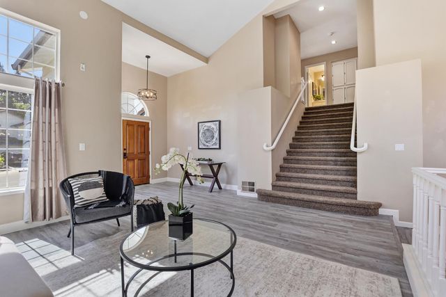 2318 Heron Ct, Rocklin, CA 95765