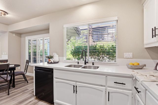 2318 Heron Ct, Rocklin, CA 95765