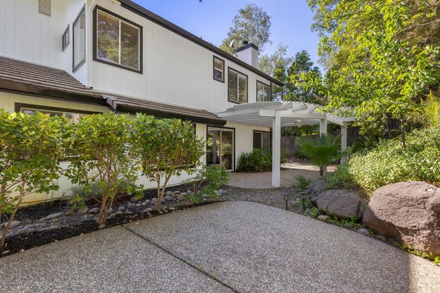 2318 Heron Ct, Rocklin, CA 95765