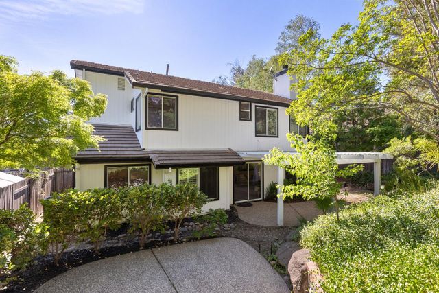 2318 Heron Ct, Rocklin, CA 95765