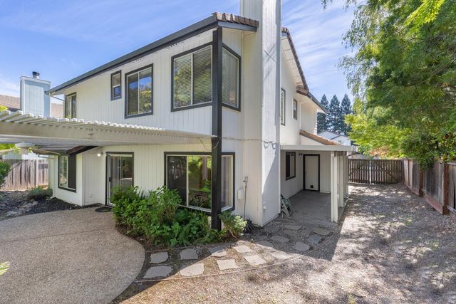 2318 Heron Ct, Rocklin, CA 95765