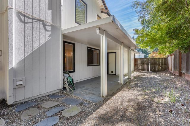 2318 Heron Ct, Rocklin, CA 95765