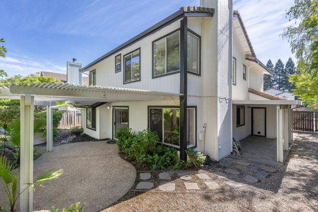 2318 Heron Ct, Rocklin, CA 95765