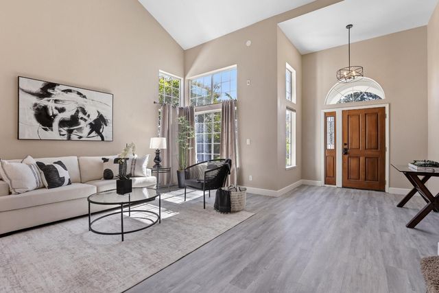 2318 Heron Ct, Rocklin, CA 95765