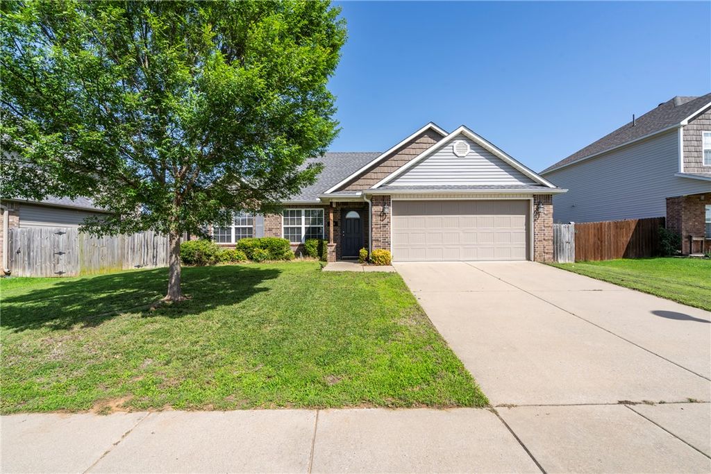 410 Driftwood Street, Lowell, AR 72745